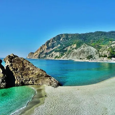 Гостьовий будинок The One - Sun 'n Sea