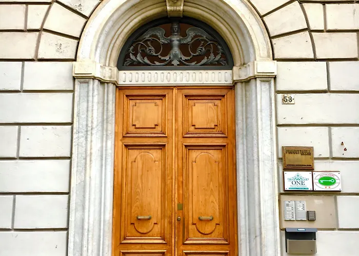 The One - Sun 'n Sea Pensión La Spezia