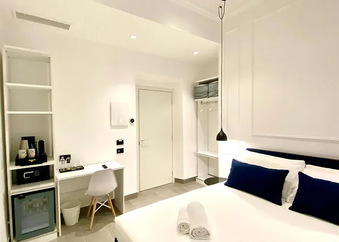 The One - Sun 'n Sea Pensión